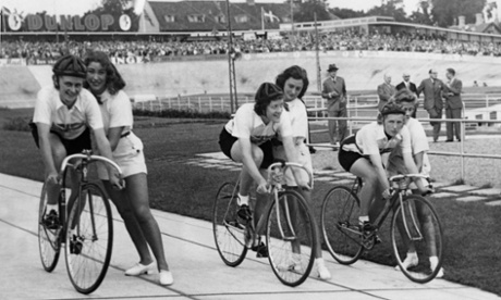 Eileen Gray competing in Copenhagen in 1946 as part of the first British women's cycling team.