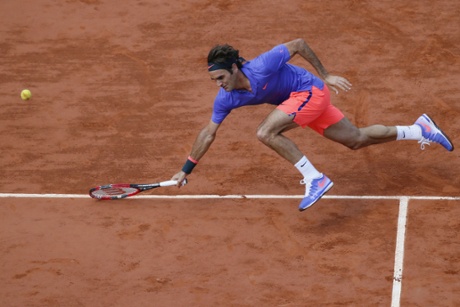 Roger Federer falls down.