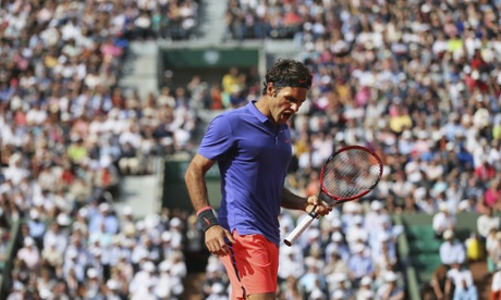 Roger Federer screams.