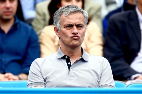 Jose Mourinho watches the match between Kevin Anderson and Gilles Simon.