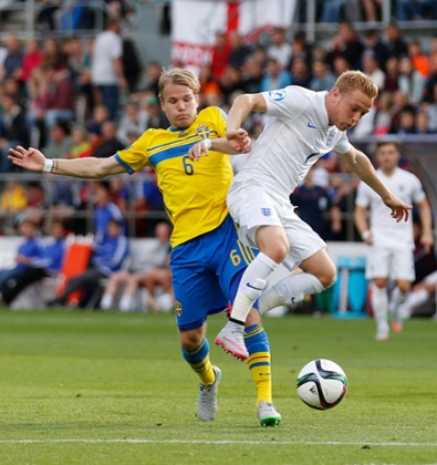Alex Pritchard in action with Oscar Lewicki.