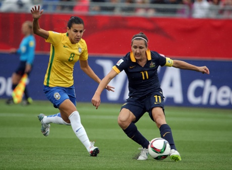 Lisa De Vanna controls the ball before Thaisa can get to her.