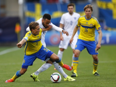 Ludwig Augustinssonbattles with Nathan Redmond.