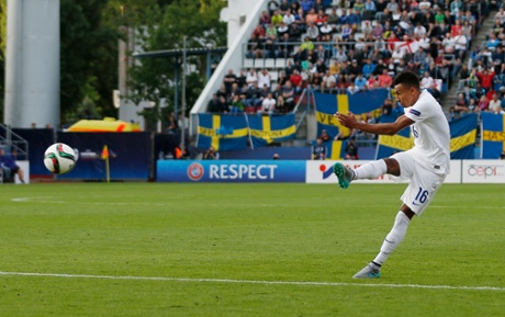 Jesse Lingard scores.