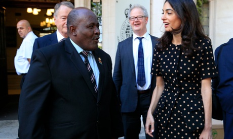 Olivier Bancoult  speaks to Amal Clooney, part of the legal team representing islanders
