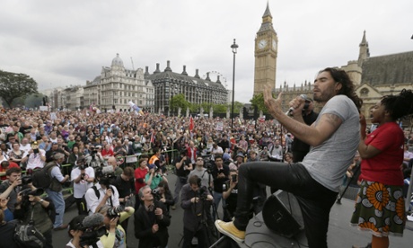 Russell Brand in skinny jeans
