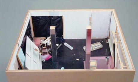 Nicole Wermers's sculpture Vacant Shop II, 1999.