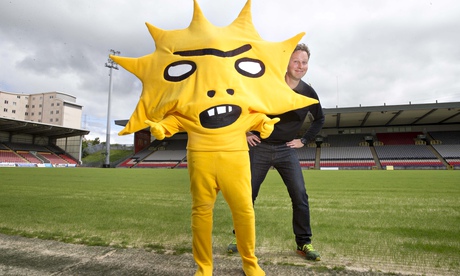 Kingsley, the new Partick Thistle mascot, with creator David Shrigley.