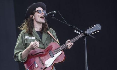 James Bay and his trademark hat … in full festival flow at the Isle of Wight.