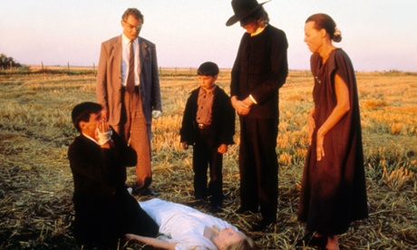 THE REFLECTING SKIN [BR / CAN 1990] [L-R] VIGGO MORTENSEN, [?], JEREMY COOPER, LINDSAY DUNCAN [on ground], [?], [?]COLOURCANADIANUS1990sCHILD ACTORSCHILDRENFIELDSFAMILY FAMILIESDEAD BODY BODIESCORPSESSCENE OF THE CRIME