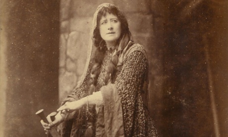 Ellen Terry in beetlewing dress as Lady Macbeth in 1888.