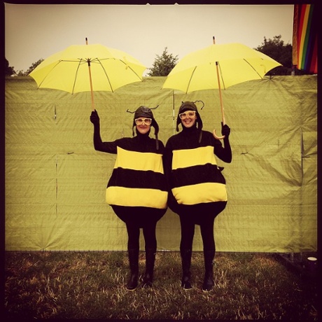 The rain has started. The Bees Knees take cover as they pollinate the Festival #GUARDIANGLASTO #Glastonbury Photo by @aolmosphoto <a href=
