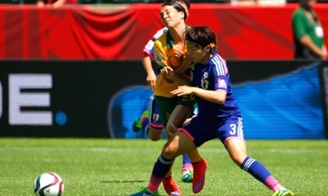 Samantha Kerr takes the shoulder of Azusa Iwashimizu. Photo by Kevin C. Cox/Getty Images.
