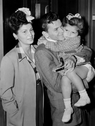 ‘Daddy has always been there’ … Frank Sinatra with his first wife, Nancy, and their daughter Nancy Jnr.