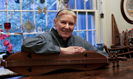 Jean Ritchie with her mountain dulcimer in 2008.