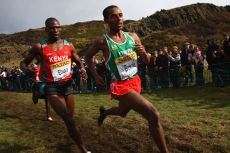 Kenenisa Bekele (right) on his way to victory in the IAAF World Cross Country Championships in 2008 in Edinburgh.