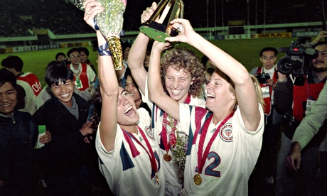 Michelle Akers-Stahl (C) who scored two