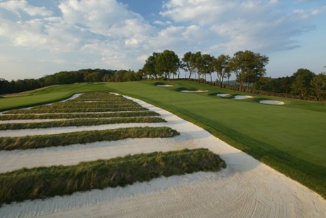 The church pew bunkering on the third hole at Oakmont, Pennsylvania.