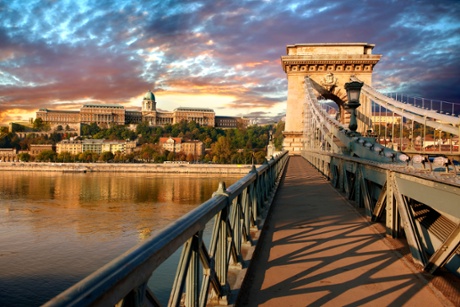 Szecheni Lanchid (Chain Bridge ). Suspension bridge over the Danube betwen Buda & Pest. Budapest Hungary
