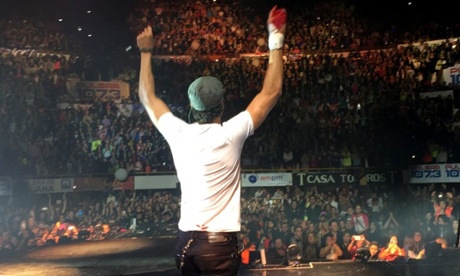 Enrique Iglesias performing after cutting his hand when he grabbed a camera drone