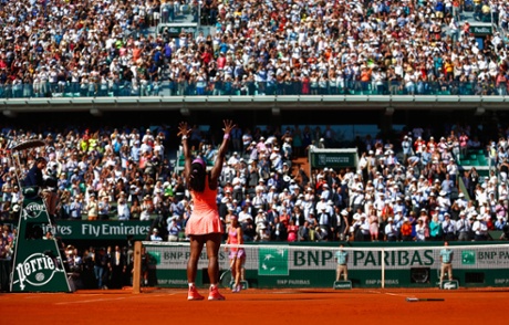 Then soaks up the applause from the Roland Garros crowd.