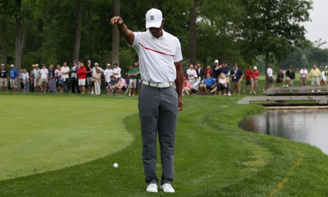 Tiger Woods drops the ball on the ninth as he struggles to an 85 in the third round of the Memorial tournament at Muirfield Village.