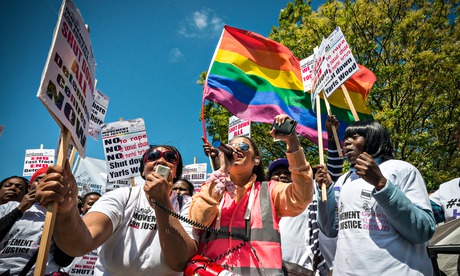 Mass protest outside Yarl's Wood Detention Centre 