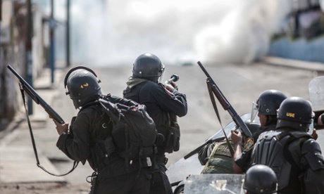 Police fighting with local inhabitants in Cocachacra, southern Peru, protesting Tia Maria.