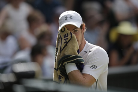 Andy Murray is struggling against the Federer serve.