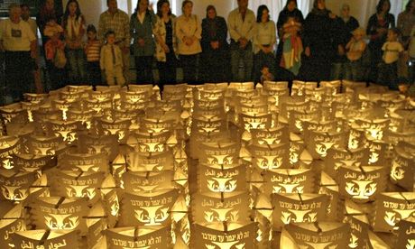 Israelis and Palestinians light candles for peace