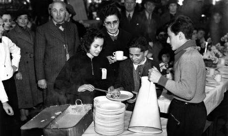 Young Jewish refugees from the kindertransport 