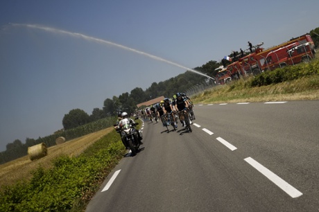 Firefighters sprays water to welcome the main pack.