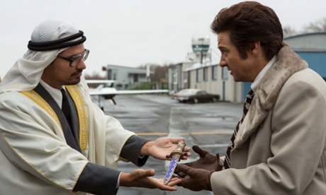 Michael Peña and Jeremy Renner in American Hustle