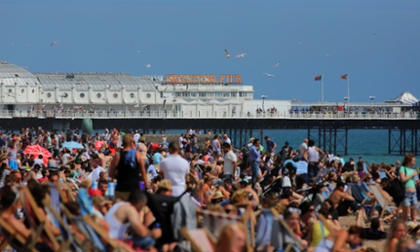 A crowded Brighton beach