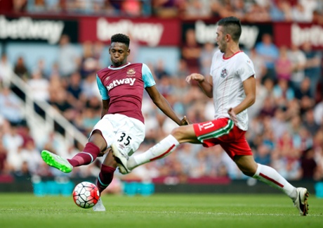 West Ham’s Reece Oxford slides a pass past FC Lusitans’s Jose Aguilar during their Europa League first qualifying round first leg at Upton Park.