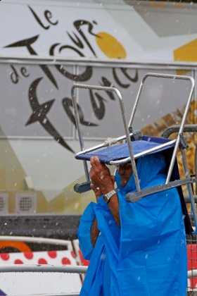 An novel choice of shelter from a spectator at the finish line.