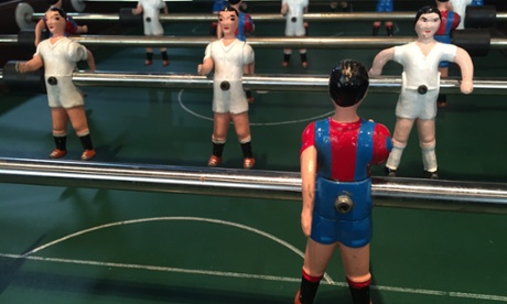 Even in the table football, Barcelona line up in a rigid 4-3-3.