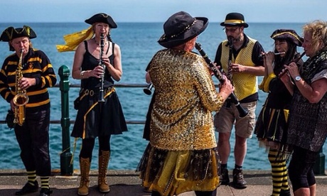 Sea shanties by the sea shore, Penzance promenade