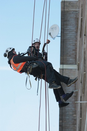 Simon Wroe abseiling