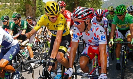 Chris Froome and Joaquim Rodríguez have a chat at the beginning of stage 17.
