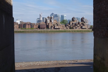 Thames at Greenwich. Beach used by rowing club