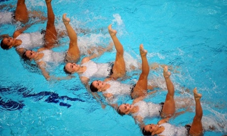 Syncronised swimmers