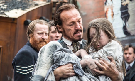 Detective Sergeant Bennet Drake (Jerome Flynn).