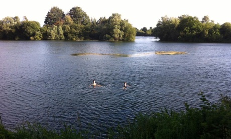 Becky Barnicoat wild swimming near Wraysbury