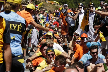 Meanwhile up at Alpe d'Huez's Dutch Corner, the supporters get in the mood with a bit The Gap Band
