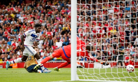 Aaron Ramsey scores Arsenal's fourth.