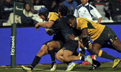 Dean Mumm surges for the line. (AP Photo/Walter Moreno)