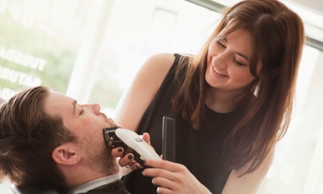 Robyn Wilson shaving a customer