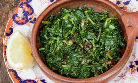 A mass of chicory-based hindbeh in a ceramic dish with a handle