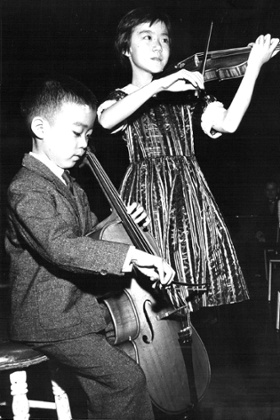 Yo-yo Ma, 6, playing with his sister Yeou-Cheng in 1961.